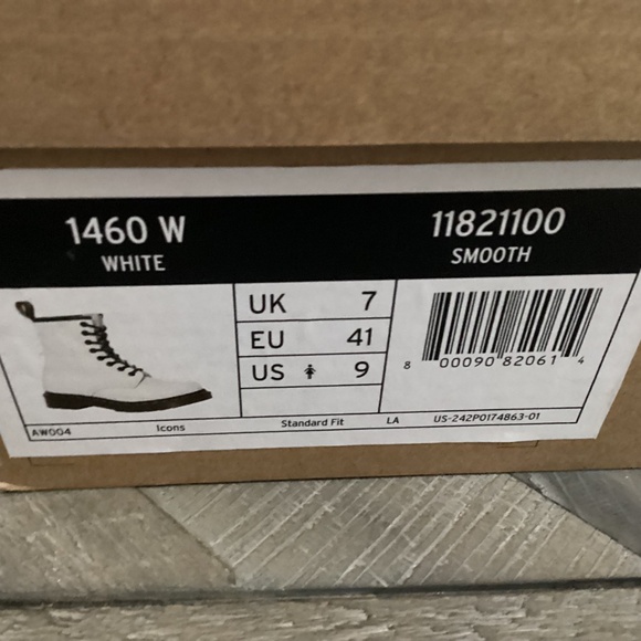 Dr. Martens 1460 W Boot (Women) 9US/ 40EU - Picture 7 of 9